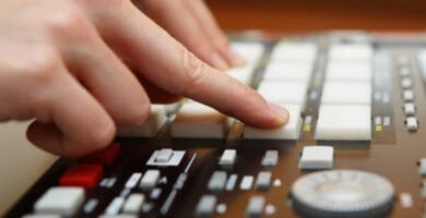 Beatmaker produciendo instrumentales
